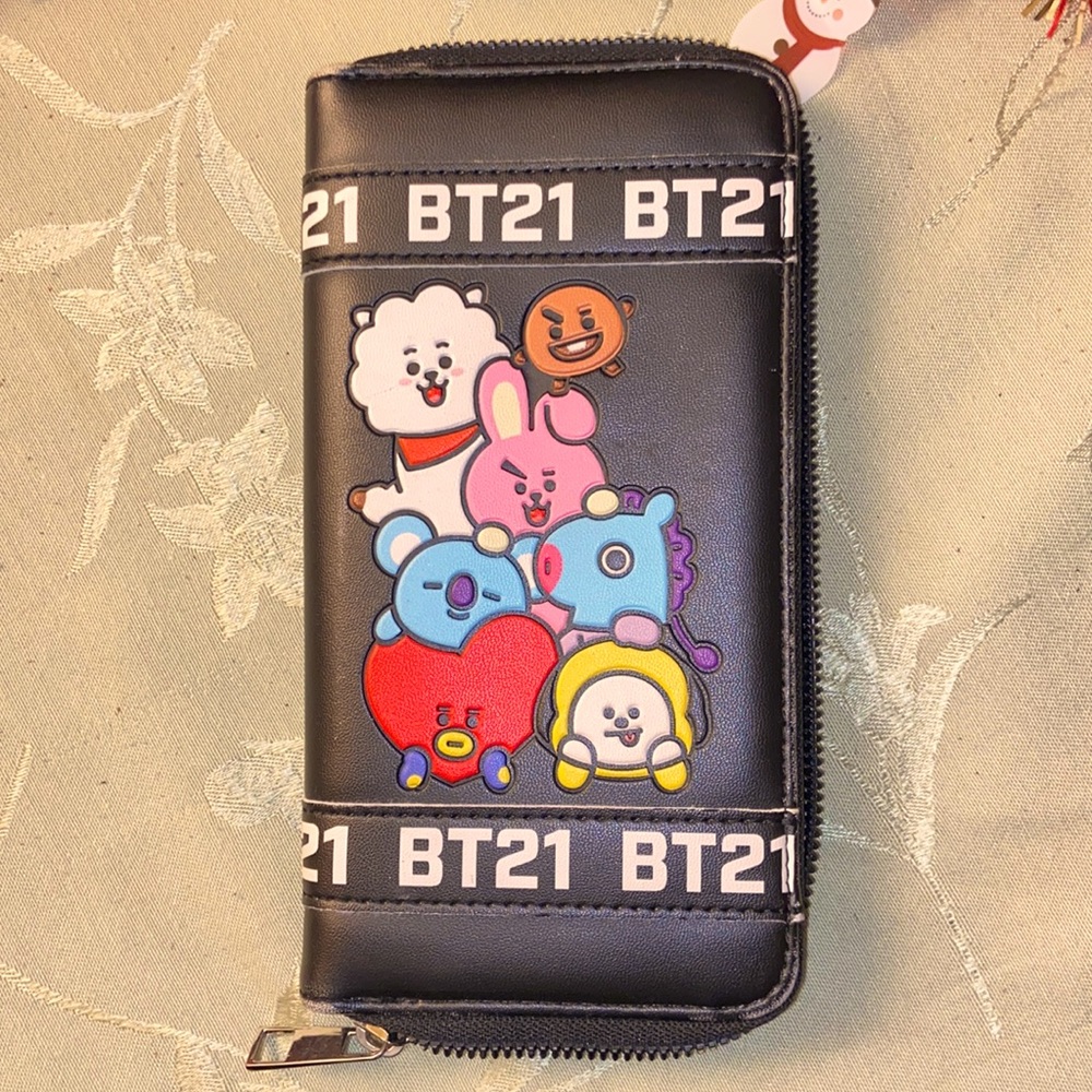 Fun wallet great size